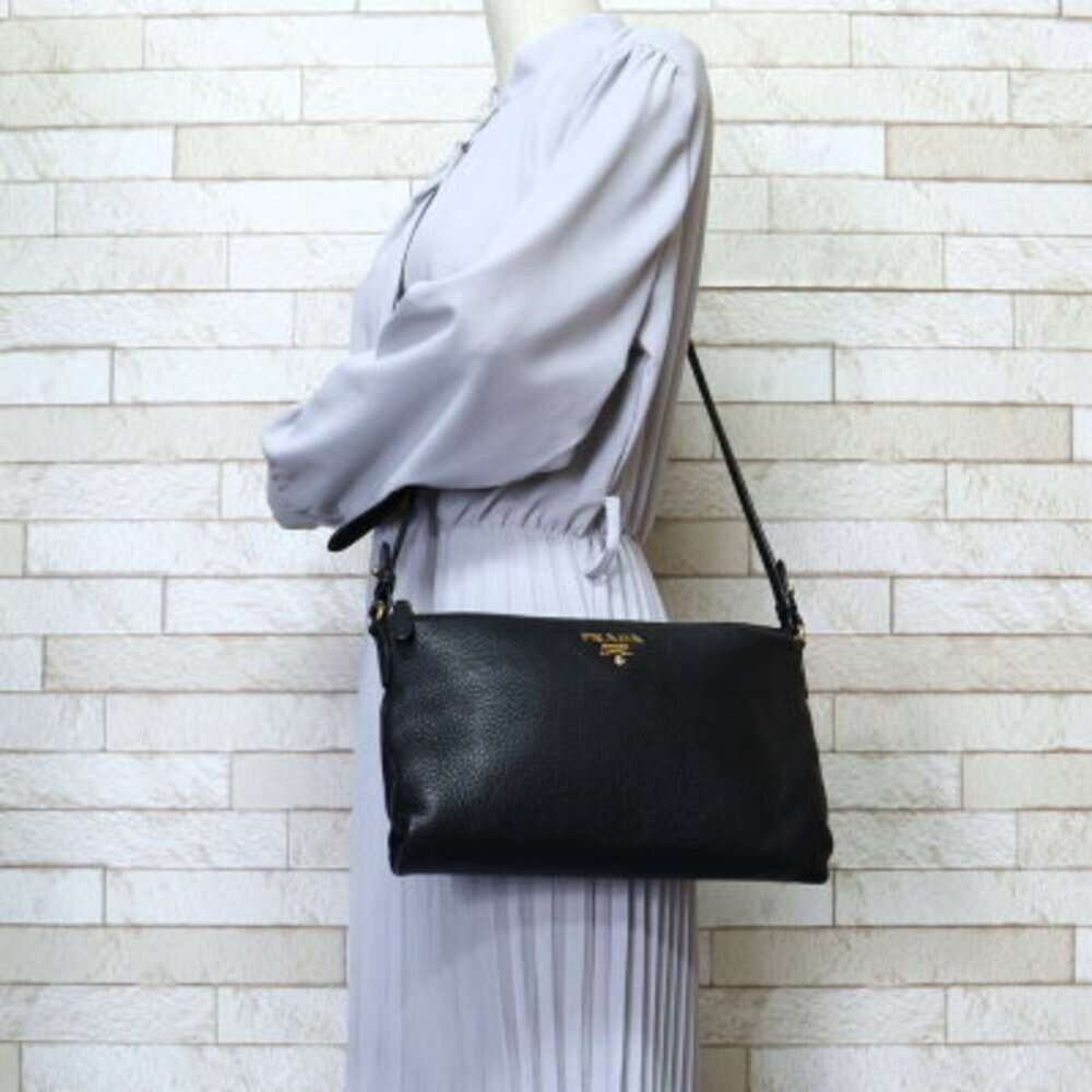 Prada Vitello Daino leather crossbody bag black - Picture 2 of 7
